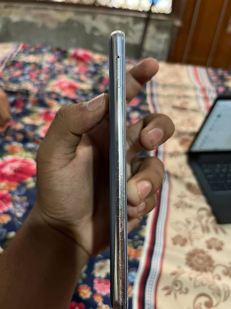 Sharp Aquos R2 5