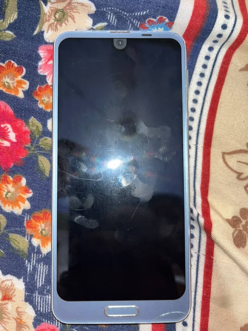 Sharp Aquos R2 6