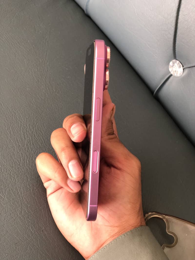 Apple iPhone 16 2