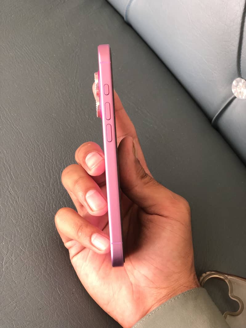 Apple iPhone 16 3