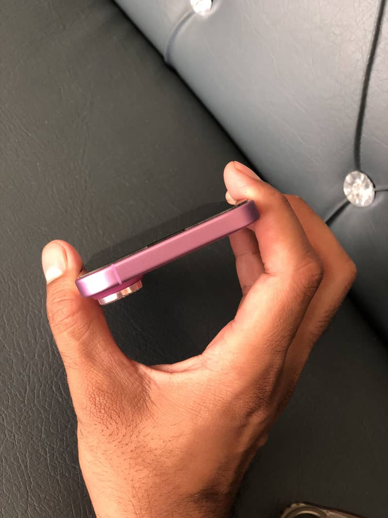 Apple iPhone 16 5