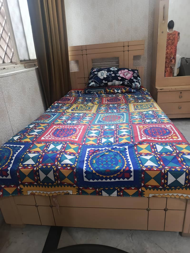 bed and dressing 0