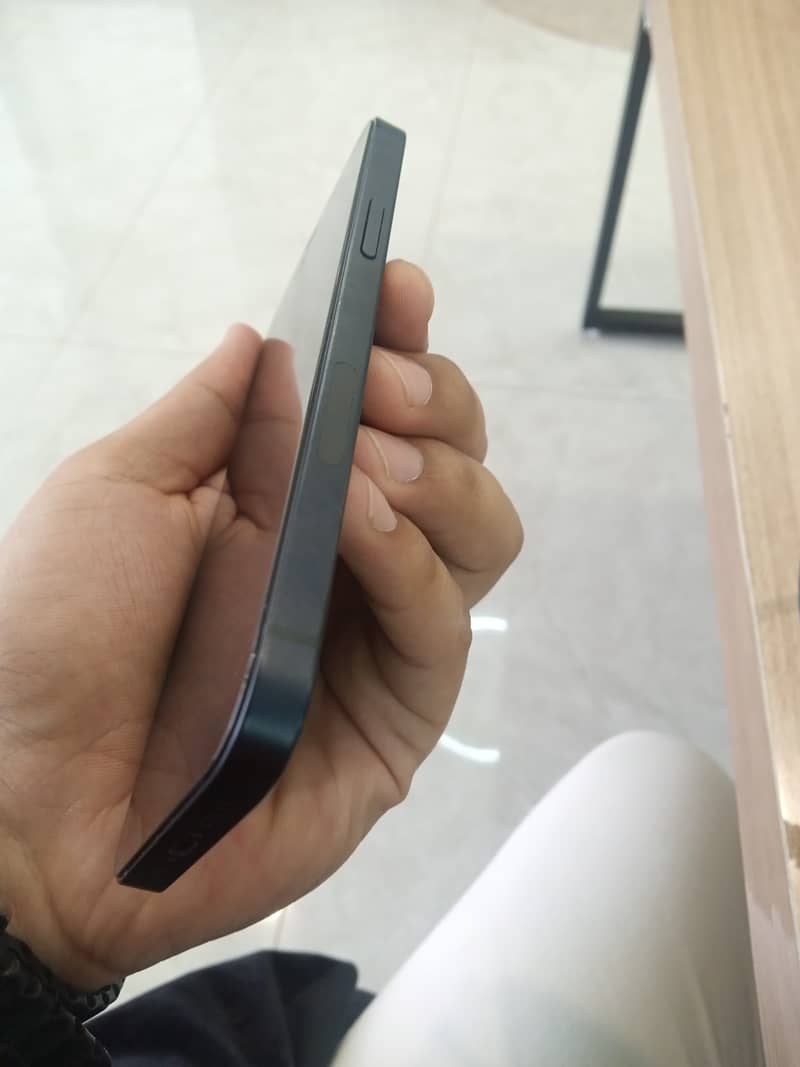 Apple iPhone 12 3
