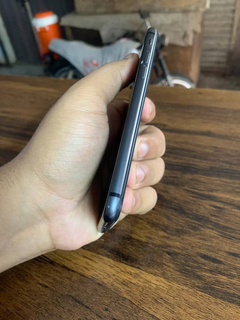 Apple iPhone 8 1