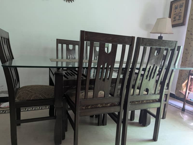 Dining table 0
