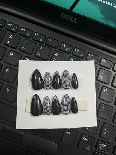 Handmade press-ons nails