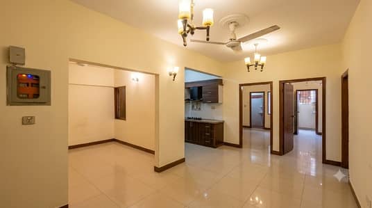 3 Bed Dd 2nd Floor With Lift Flat For Rent