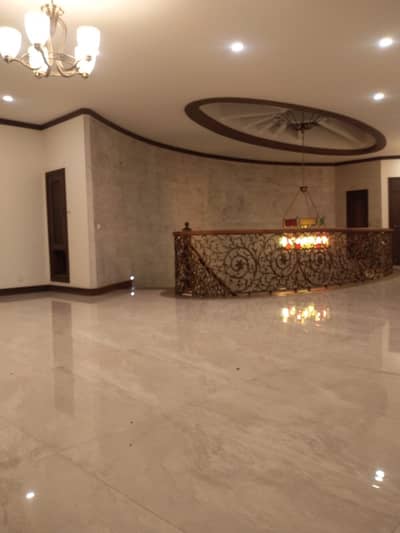 600yd Bungalow With Green Belt Outside