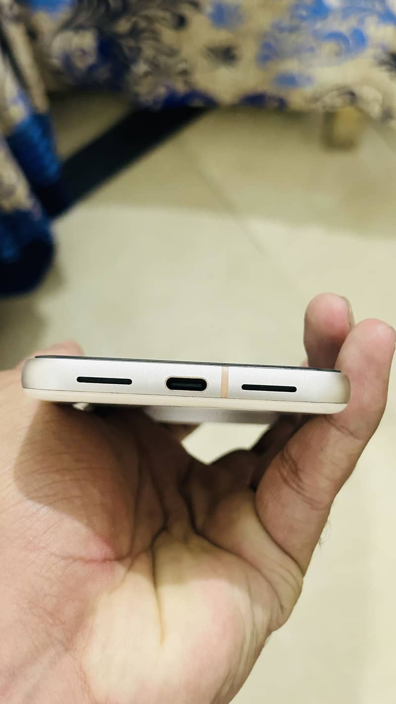 Google Pixel 8 4