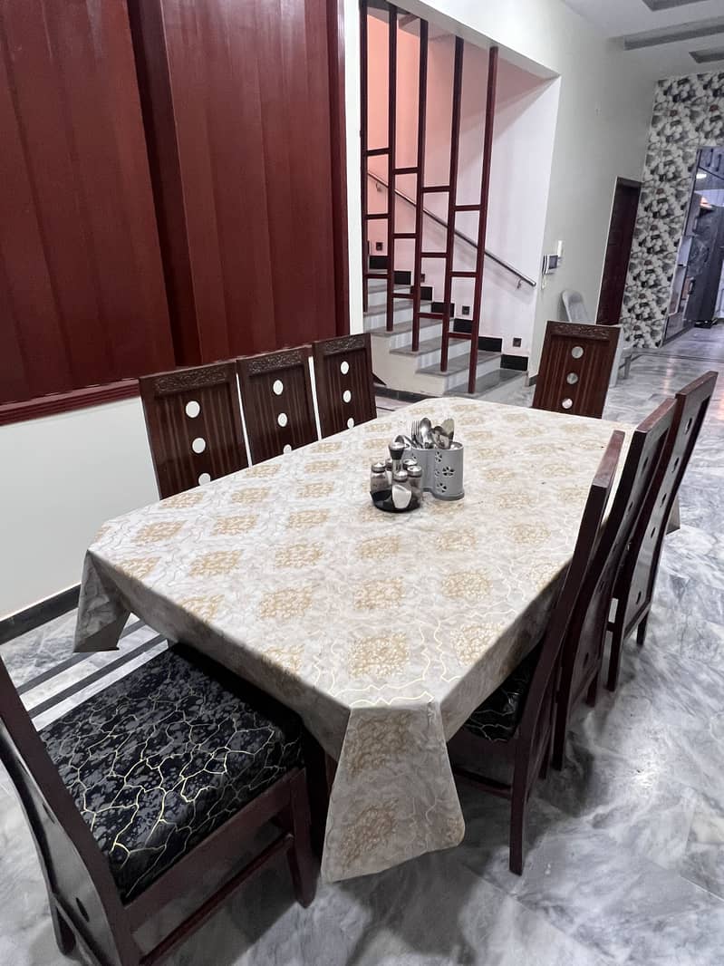 8 seat dining table 0