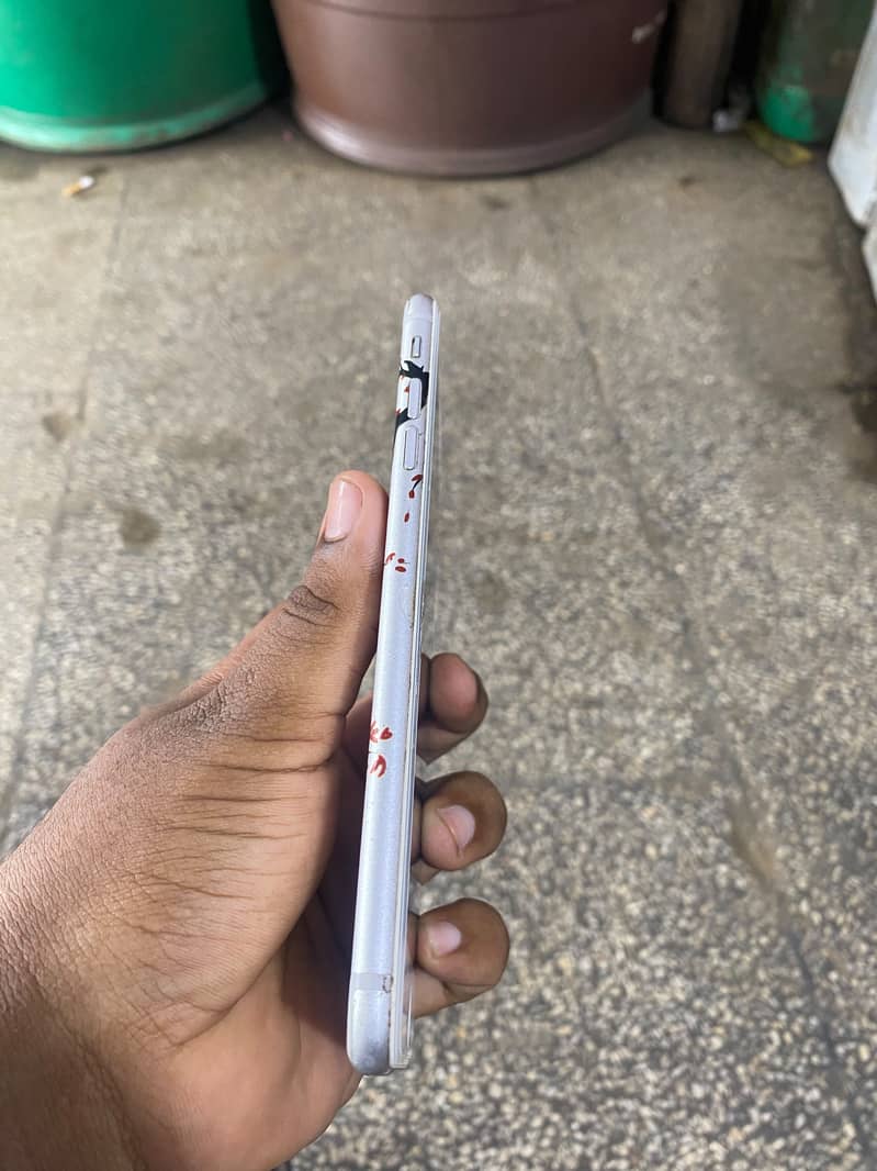 Apple iPhone 7 Plus 3