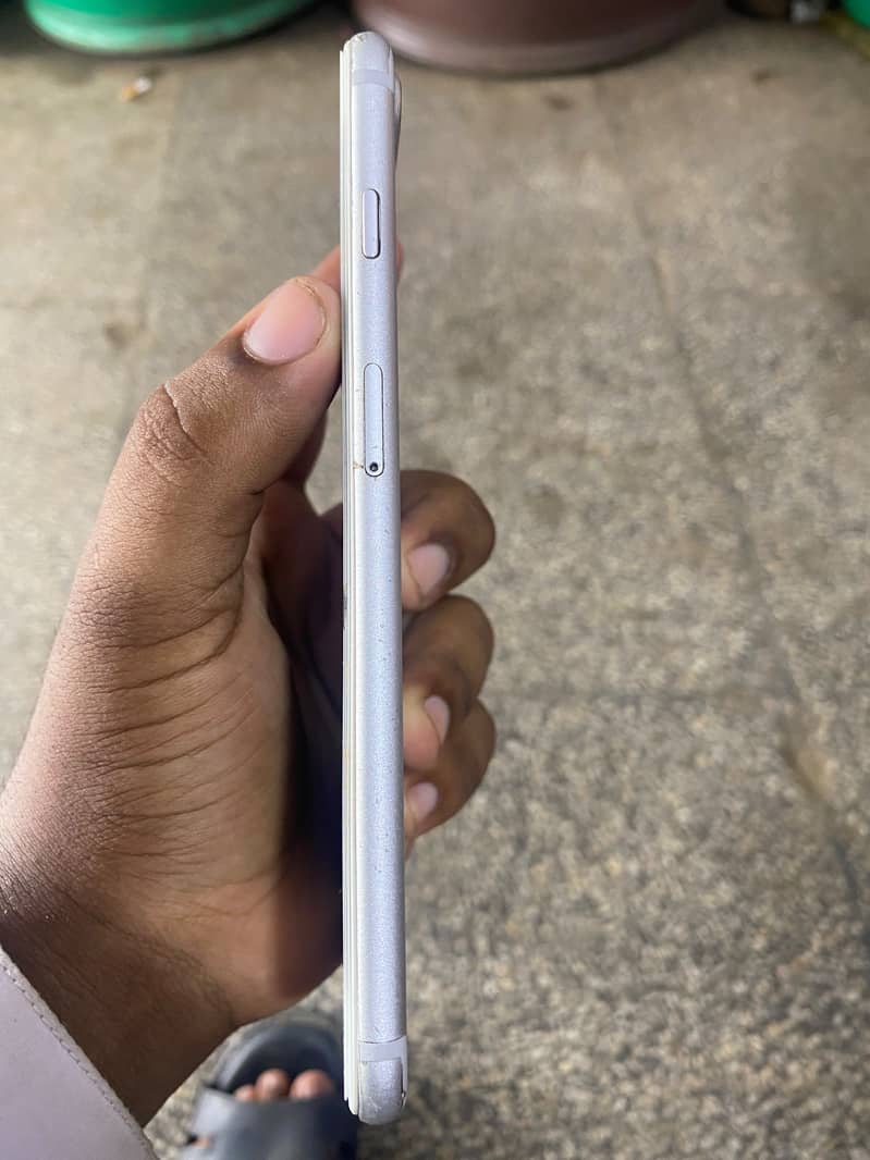 Apple iPhone 7 Plus 5