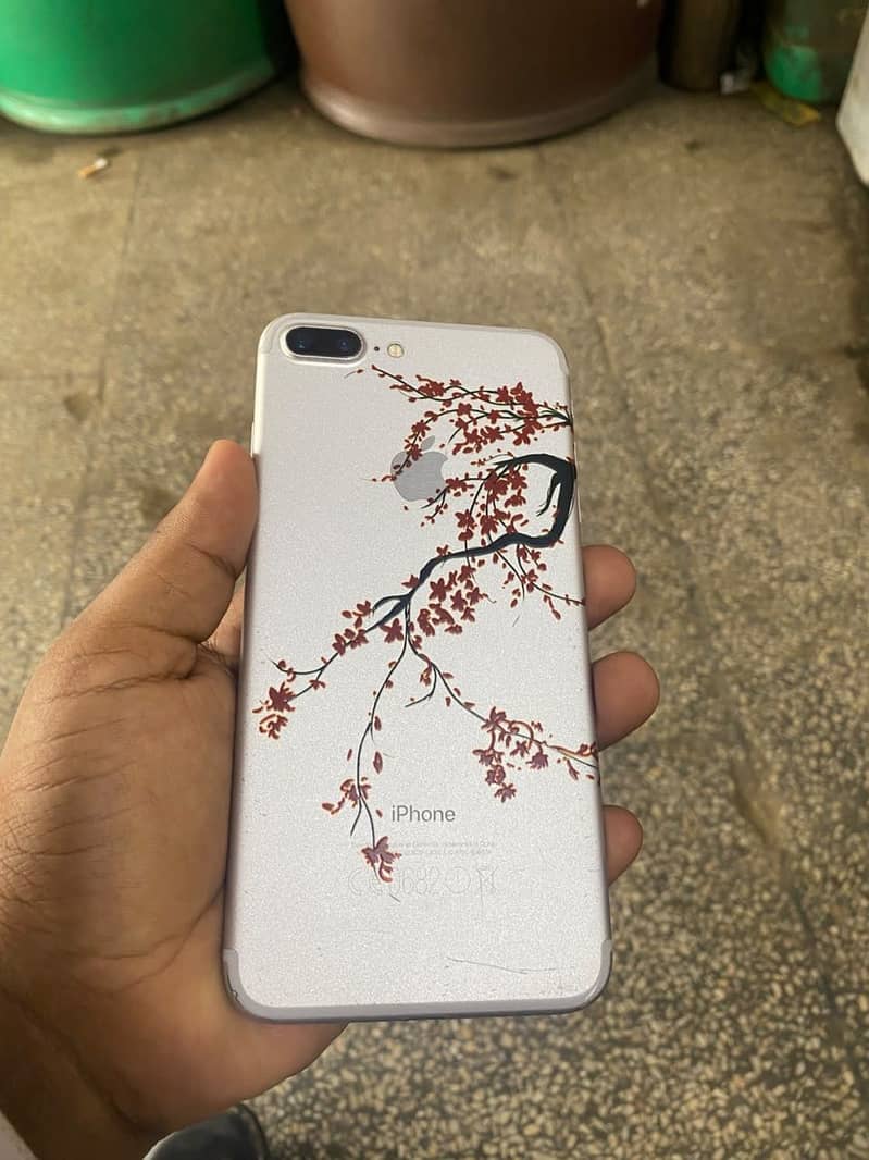 Apple iPhone 7 Plus 6
