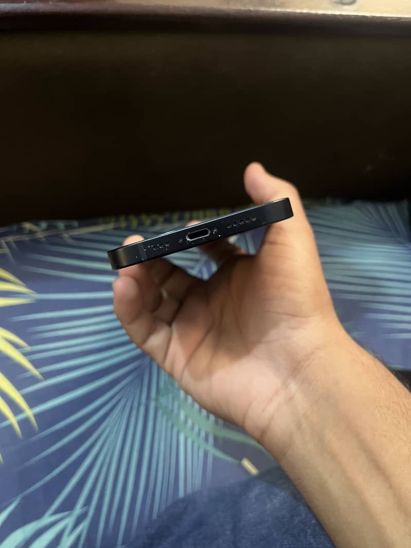 Apple iPhone 13 4