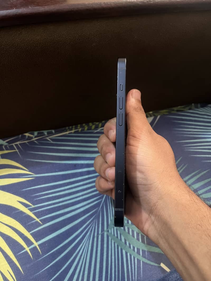 Apple iPhone 13 5