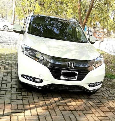 Honda Vezel Z package/ Full options/ Top of the line Variant