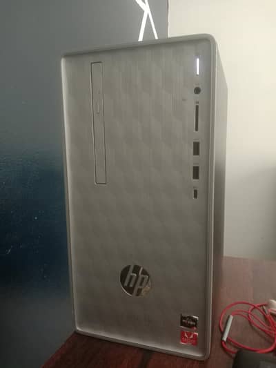 Hp pavilion 590 M-Tower - Ryzen 2400g with 2gb vega 11 graphics