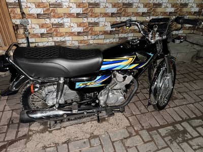 Honda 125 black colour