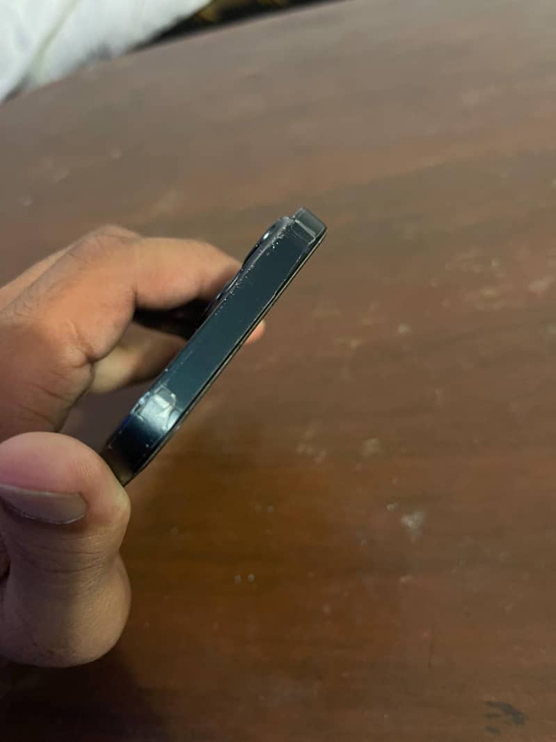 Apple iPhone 13 7