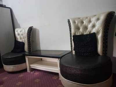 2 cofee chairs