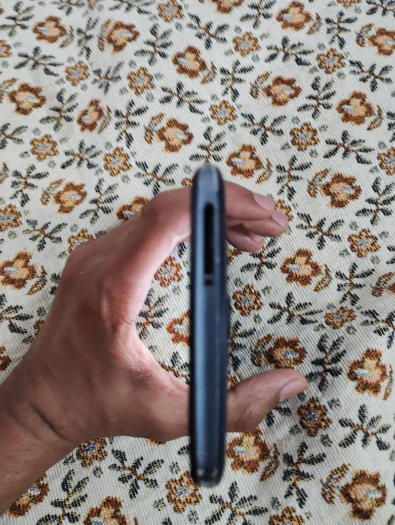 Sharp Aquos Zero 2 4