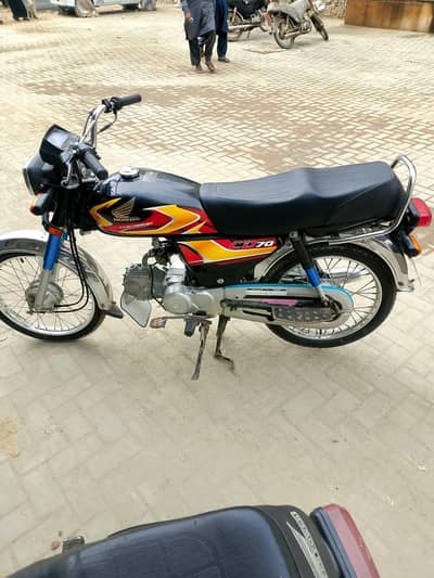 Honda CD 70 2025