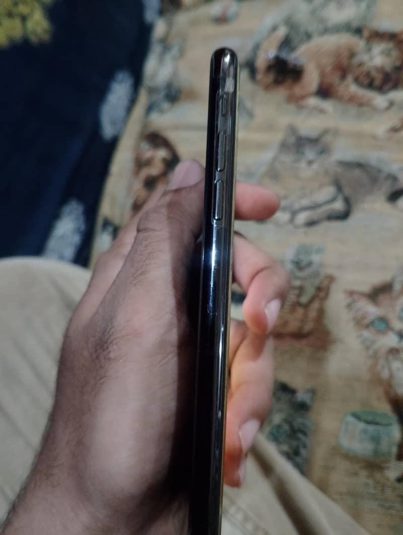 Apple iPhone X 4