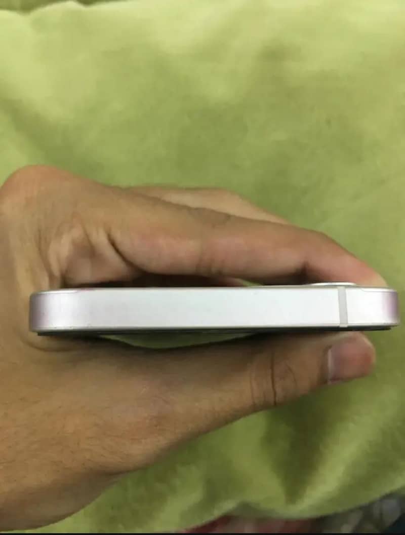 Apple iPhone 12 1