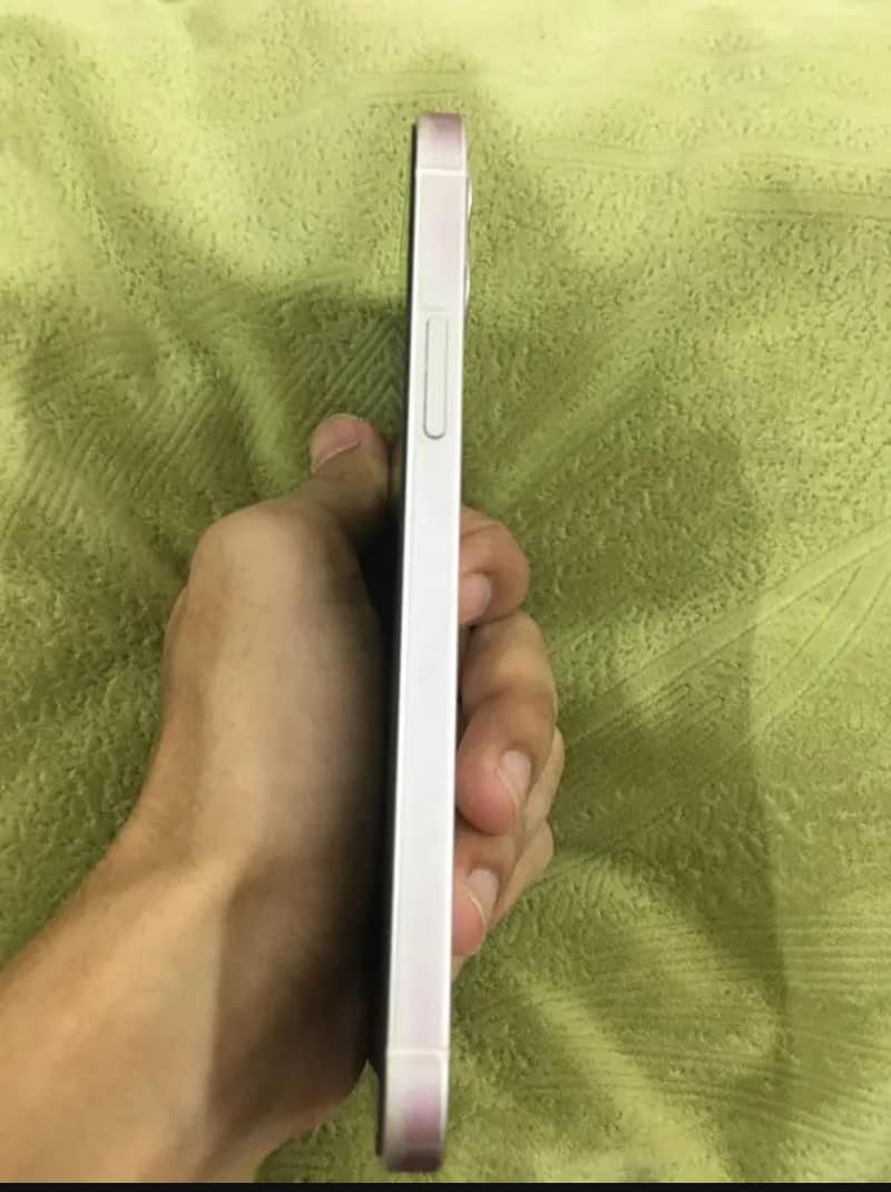 Apple iPhone 12 4
