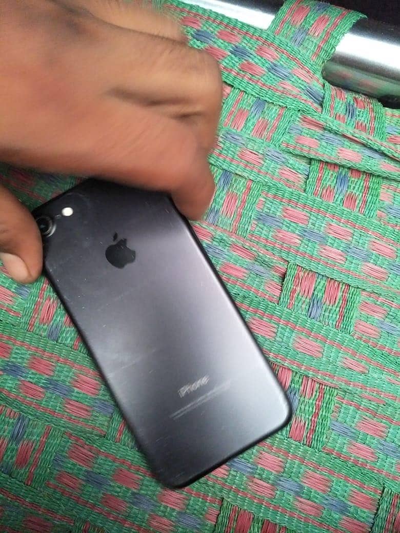 Apple iPhone 7 1