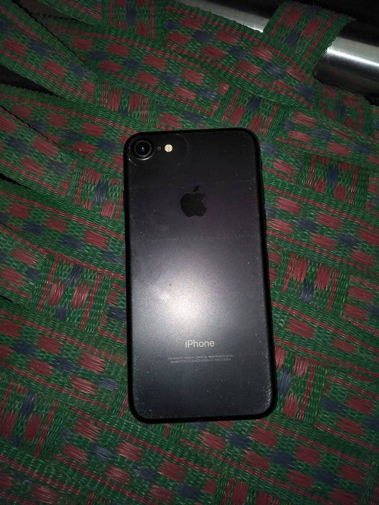 Apple iPhone 7 2