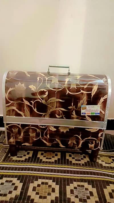 Brand New Original Singer with Cover. . Cash in delivery available