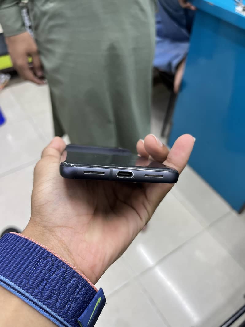 Google Pixel 8 4