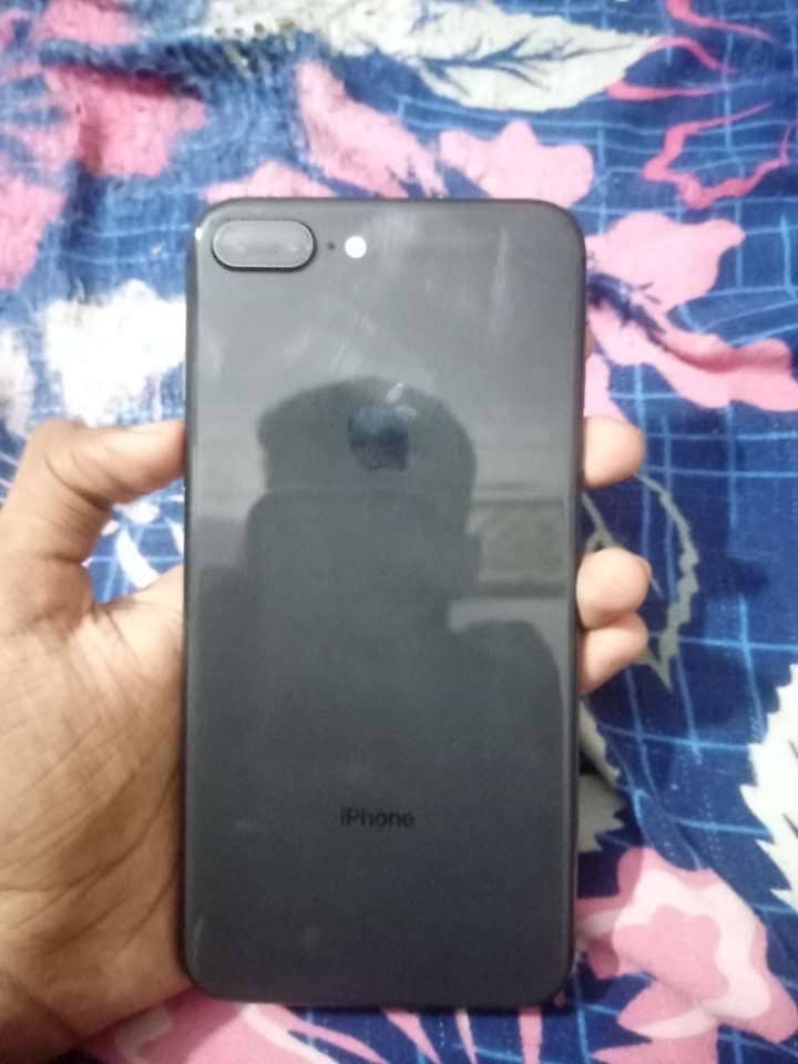 Apple iPhone 8 Plus 2