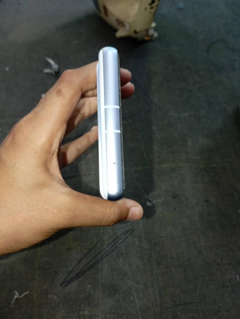Google Pixel 7a 5