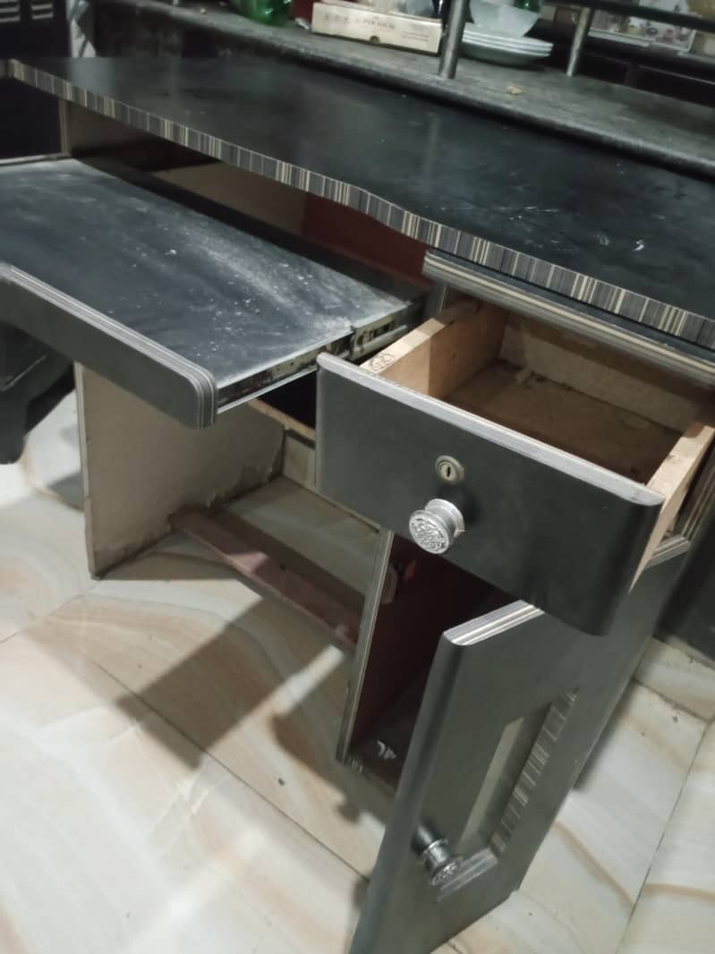 computer table all ok 0