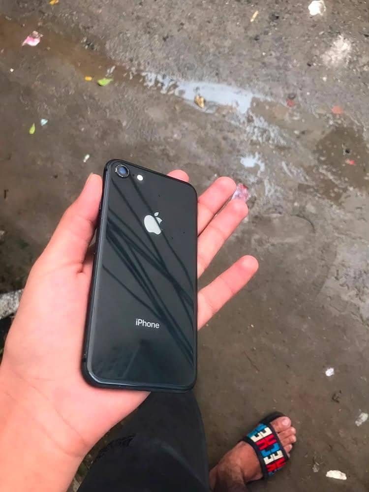 Apple iPhone 8 1