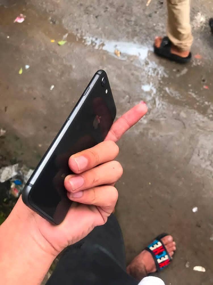 Apple iPhone 8 3