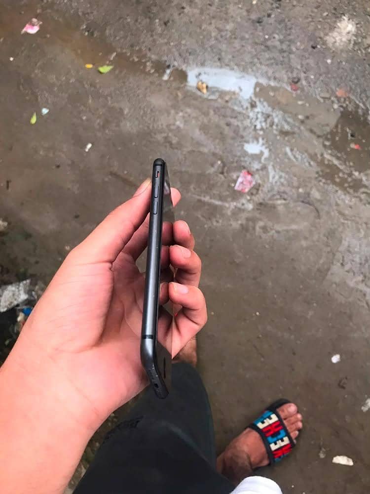 Apple iPhone 8 5