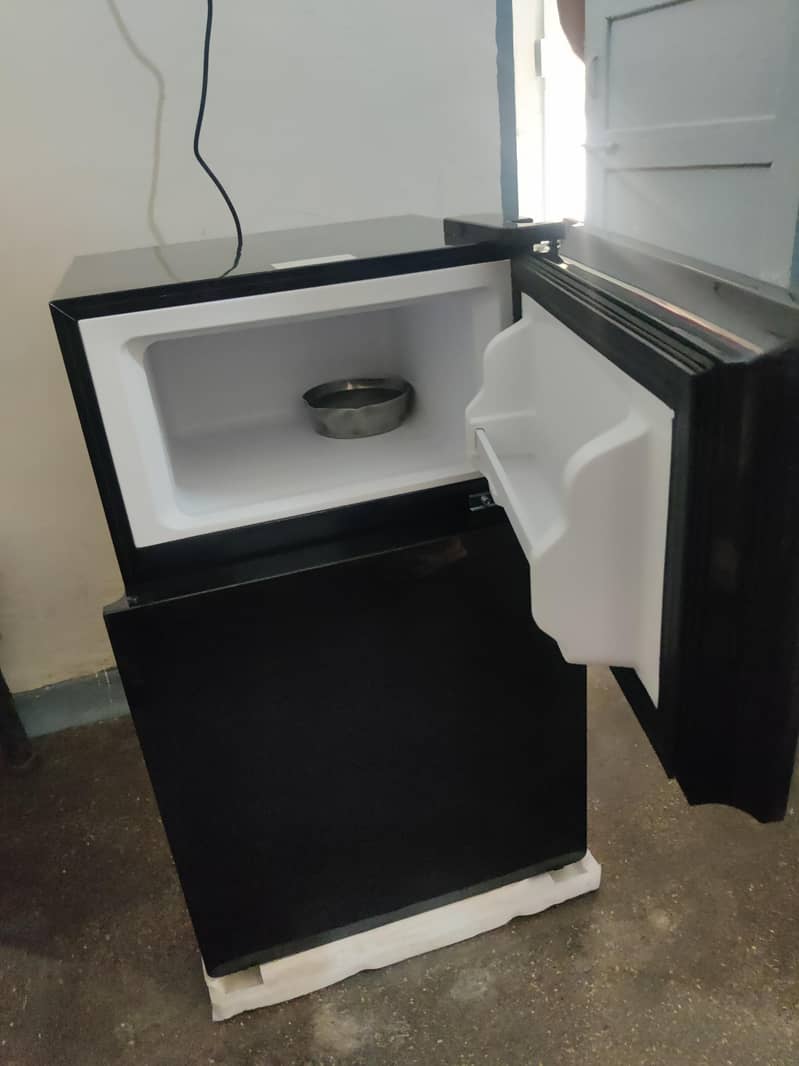 mini fridge 1