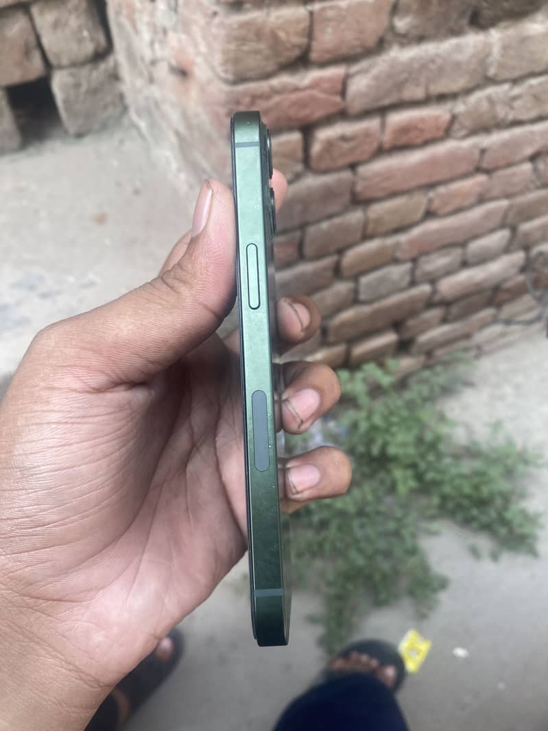 Apple iPhone 13 1