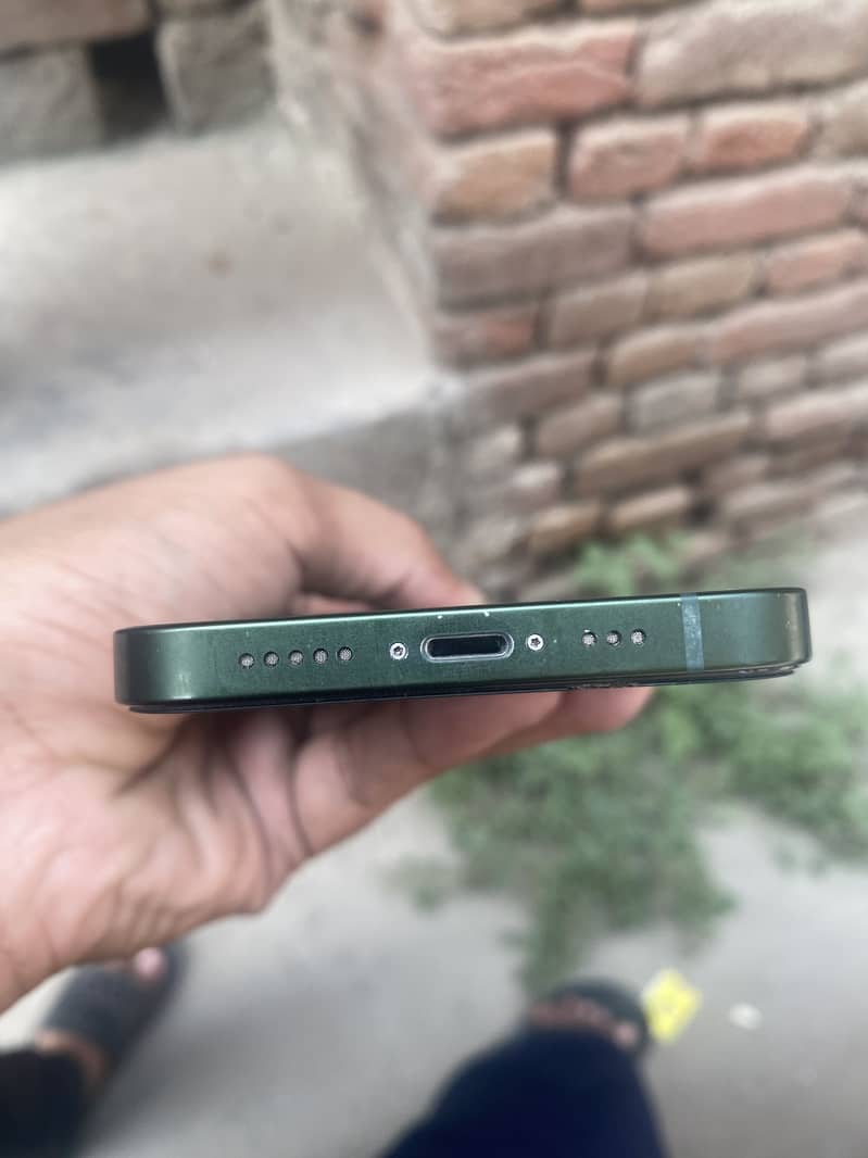 Apple iPhone 13 2