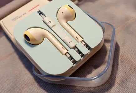 Wireless Headphones and all Accessories
