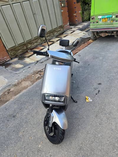 Evee C1 PRO Electric Scooty
