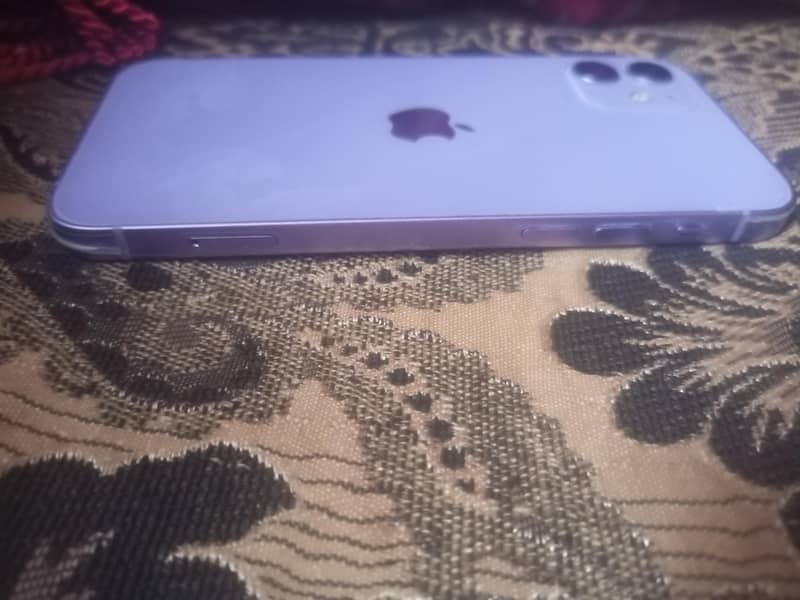 Apple iPhone 12 3