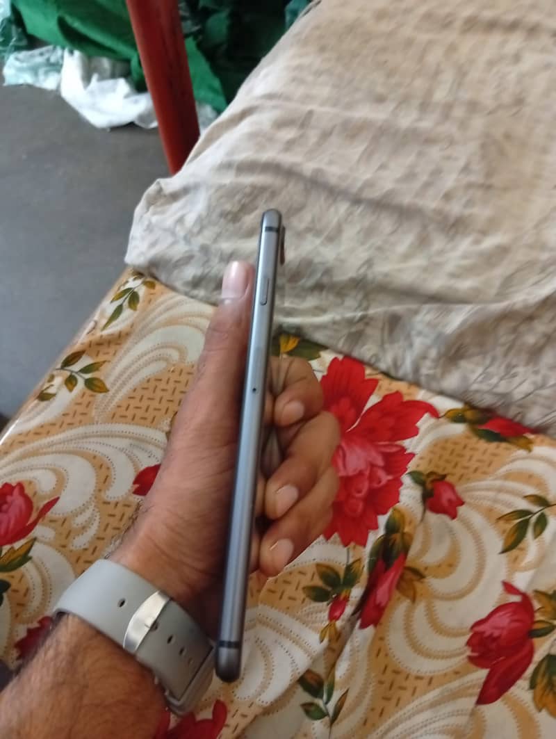 Apple iPhone 8 Plus 3