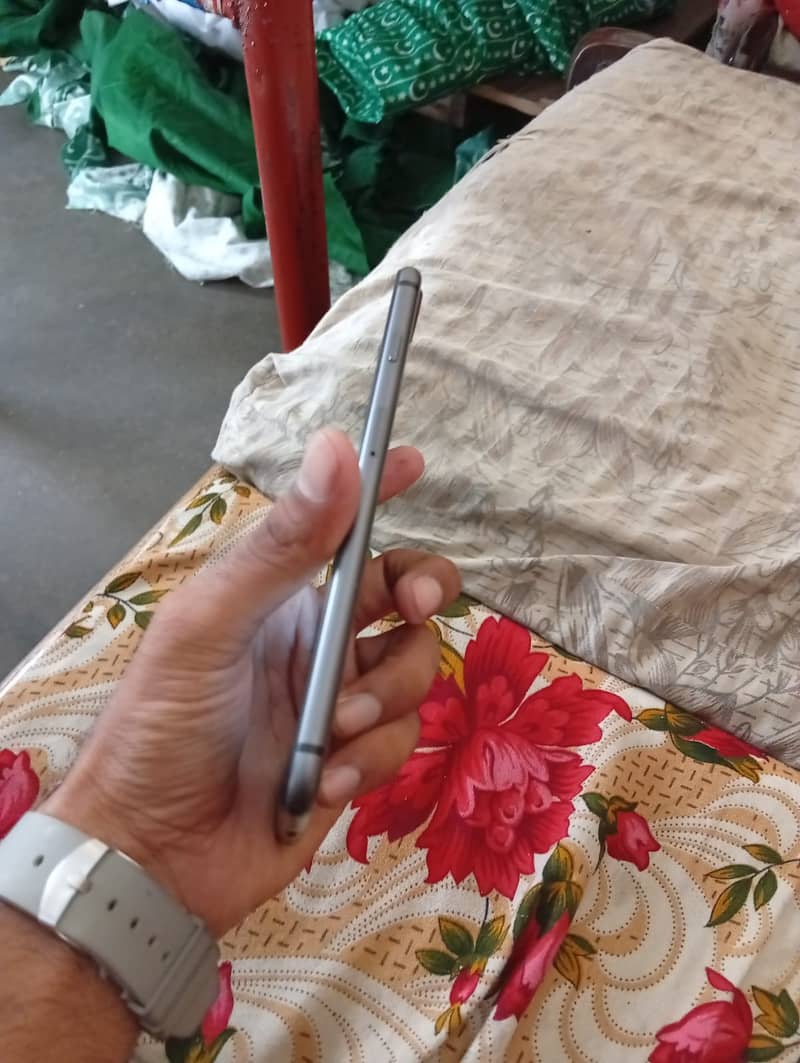 Apple iPhone 8 Plus 5