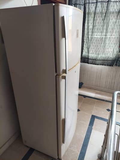 Full size dalwance fridge working nice good condition