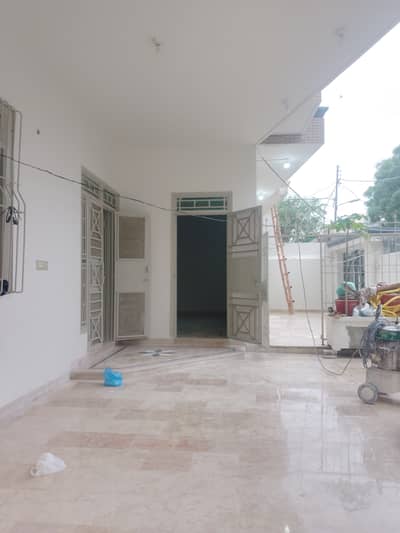 3 bed dd ground corner portion available for rent