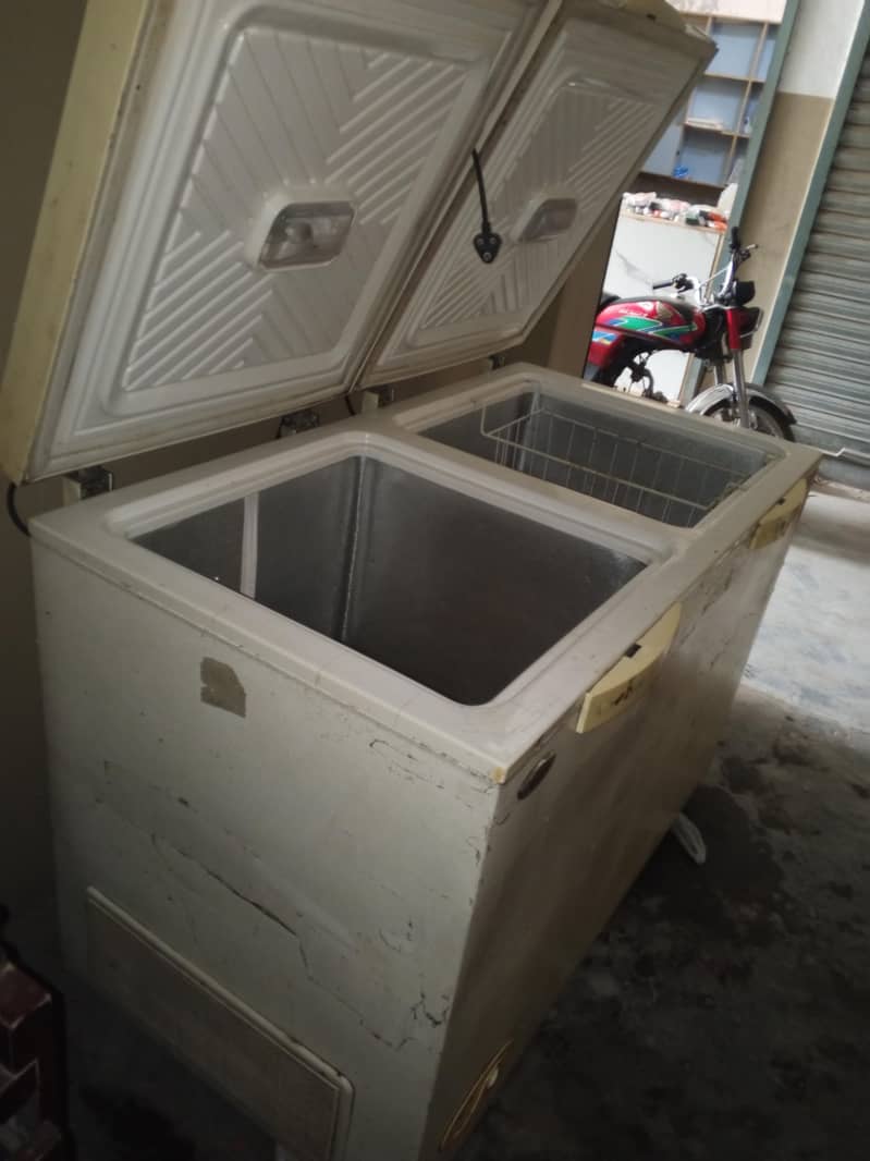 Frizer 2 Door 4